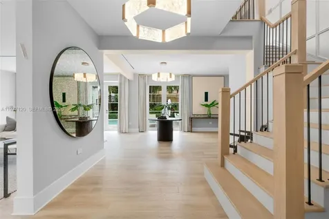 2887 Pine Tree Drive Miami Beach FL 33140