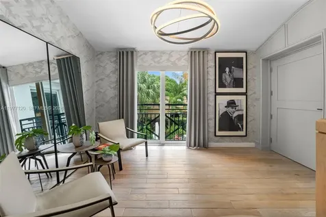 2887 Pine Tree Drive Miami Beach FL 33140