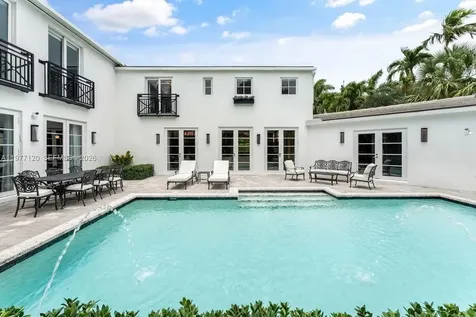 2887 Pine Tree Drive Miami Beach FL 33140