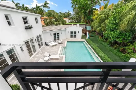 2887 Pine Tree Drive Miami Beach FL 33140