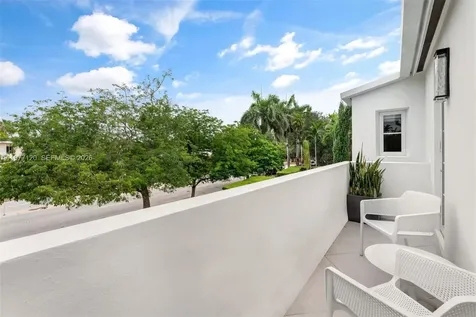 2887 Pine Tree Drive Miami Beach FL 33140