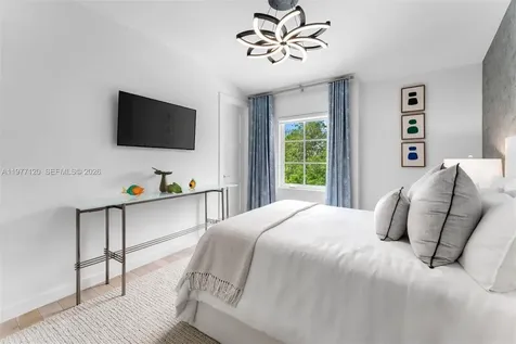 2887 Pine Tree Drive Miami Beach FL 33140