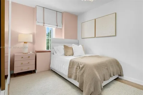 2887 Pine Tree Drive Miami Beach FL 33140