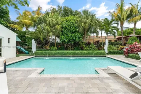 2887 Pine Tree Drive Miami Beach FL 33140