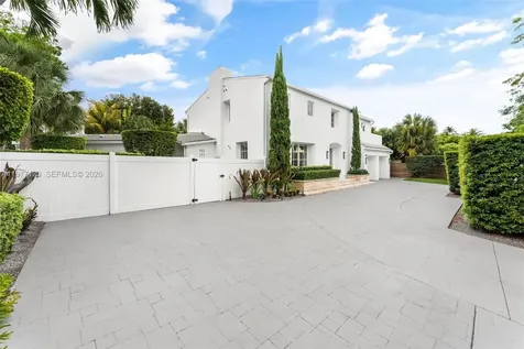2887 Pine Tree Drive Miami Beach FL 33140