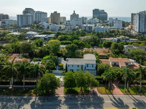 2887 Pine Tree Drive Miami Beach FL 33140