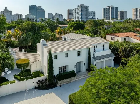 2887 Pine Tree Drive Miami Beach FL 33140