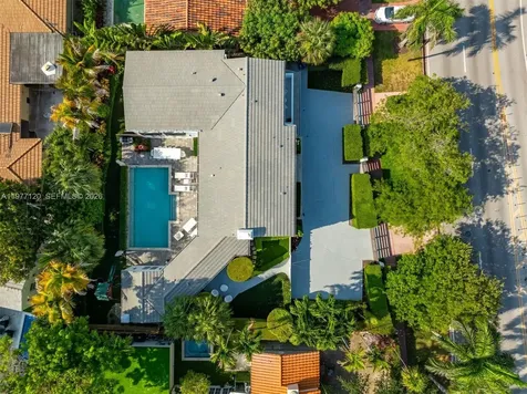 2887 Pine Tree Drive Miami Beach FL 33140