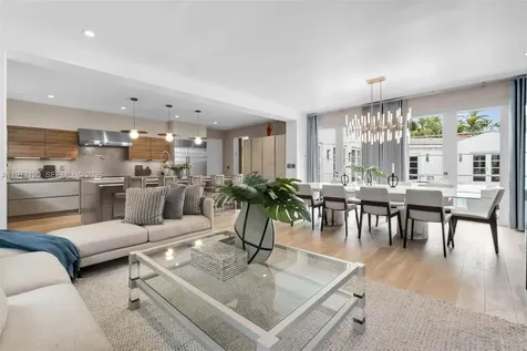2887 Pine Tree Drive Miami Beach FL 33140