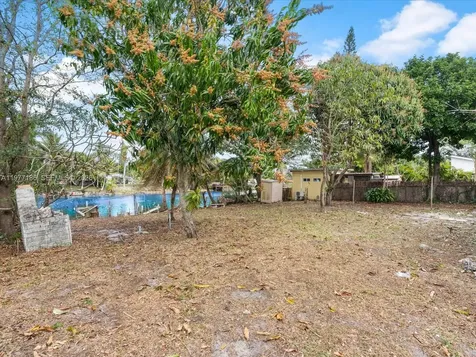 4331 SW 31st Drive West Park FL 33023