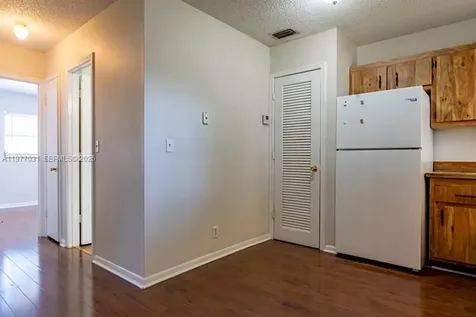 5192 NE 6th Avenue Oakland Park FL 33334