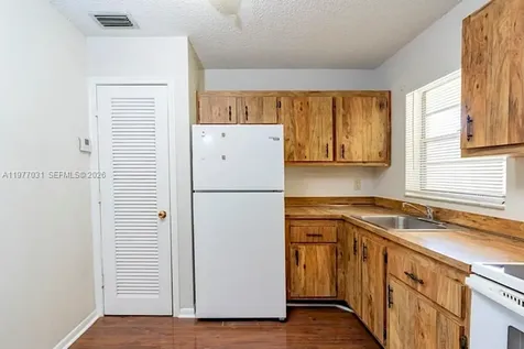 5192 NE 6th Avenue Oakland Park FL 33334