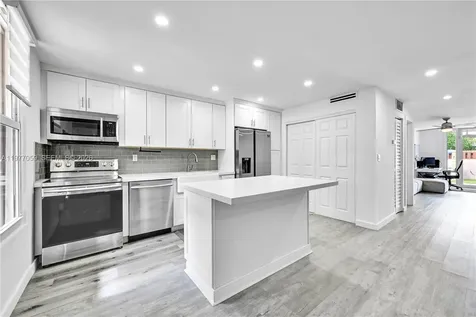 14145 Kendale Lakes Circle Miami FL 33183