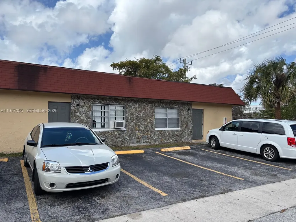931 SW 80th Avenue North Lauderdale FL 33068