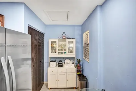 871 NE 207 Lane Miami FL 33179