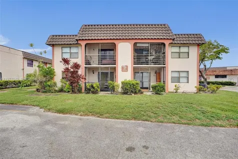 871 NE 207 Lane Miami FL 33179