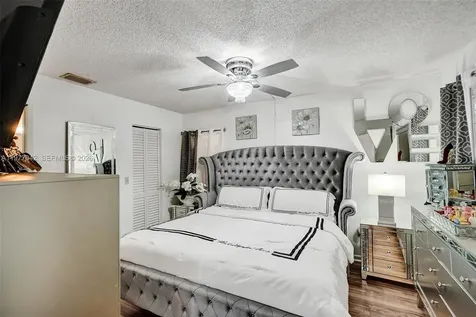 871 NE 207 Lane Miami FL 33179