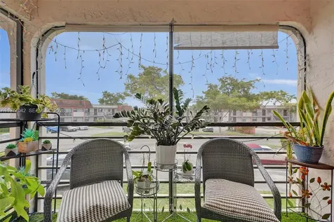 871 NE 207 Lane Miami FL 33179