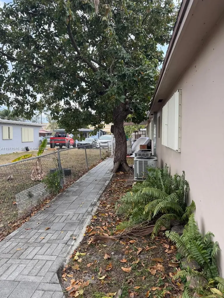 1585 W 53rd Street Hialeah FL 33012