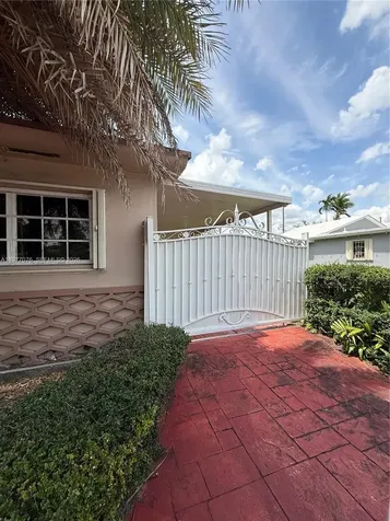 1585 W 53rd Street Hialeah FL 33012