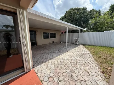 1585 W 53rd Street Hialeah FL 33012