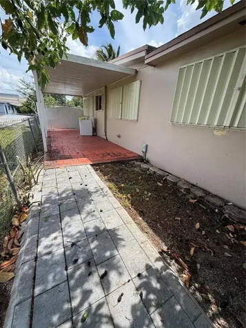 1585 W 53rd Street Hialeah FL 33012