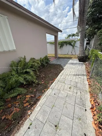 1585 W 53rd Street Hialeah FL 33012