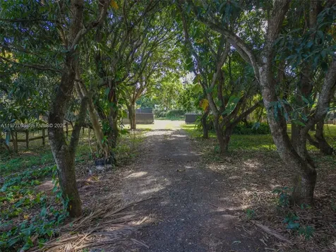 15401 SW 212th Street Miami FL 33187