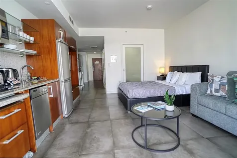 1052 Ocean Drive Miami Beach FL 33139
