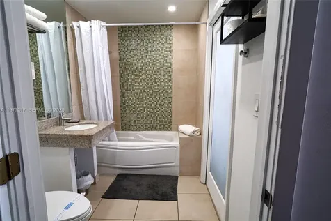 1052 Ocean Drive Miami Beach FL 33139