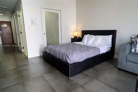 1052 Ocean Drive Miami Beach FL 33139
