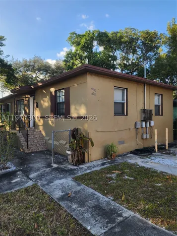 6910 NW 5th Place Miami FL 33150