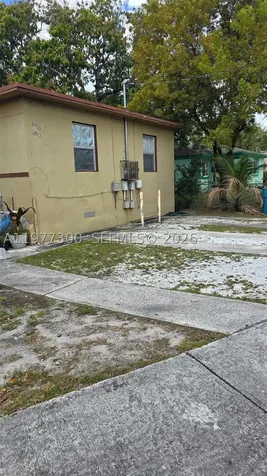 6910 NW 5th Place Miami FL 33150