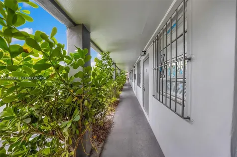 5807 SW 25th Street West Park FL 33023