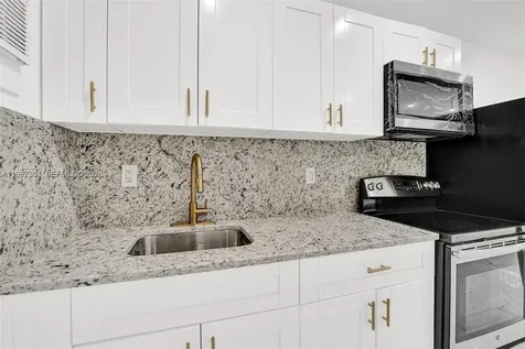 5807 SW 25th Street West Park FL 33023