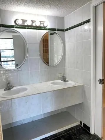 16909 N Bay Road Sunny Isles Beach FL 33160