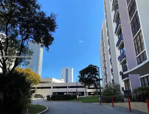 16909 N Bay Road Sunny Isles Beach FL 33160