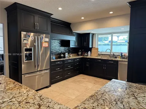 3900 N 43rd Avenue Hollywood FL 33021