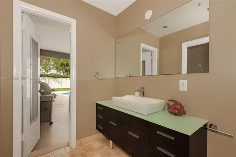 3900 N 43rd Avenue Hollywood FL 33021