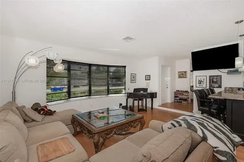 3900 N 43rd Avenue Hollywood FL 33021