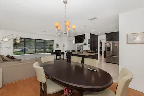 3900 N 43rd Avenue Hollywood FL 33021