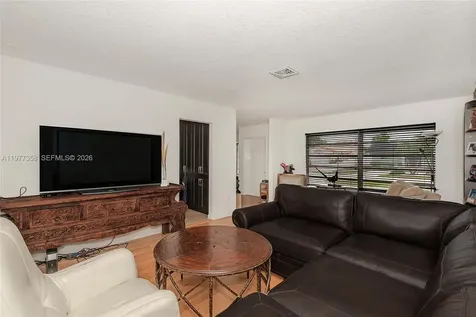 3900 N 43rd Avenue Hollywood FL 33021