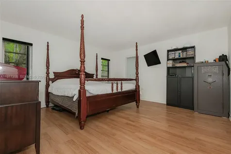 3900 N 43rd Avenue Hollywood FL 33021