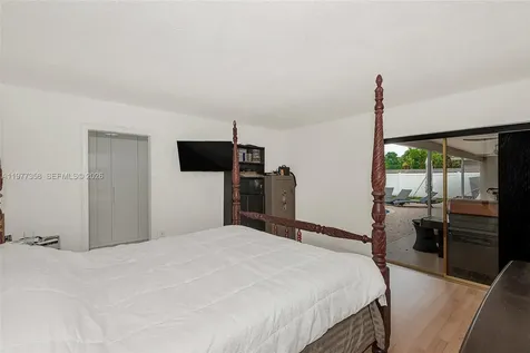 3900 N 43rd Avenue Hollywood FL 33021