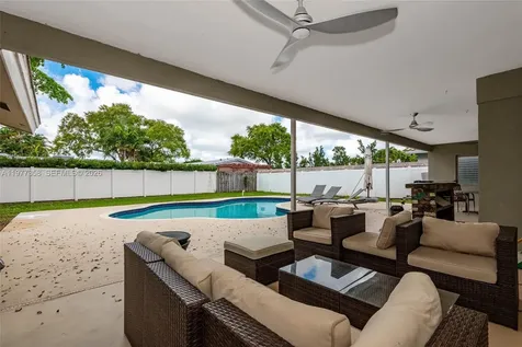 3900 N 43rd Avenue Hollywood FL 33021