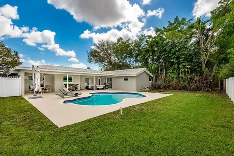 3900 N 43rd Avenue Hollywood FL 33021