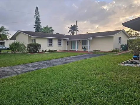 19112 SW 95th Avenue Cutler Bay FL 33157