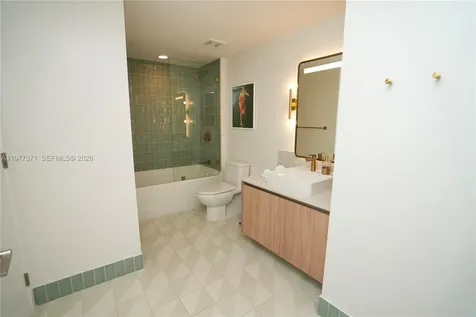 159 NE 6th Street Miami FL 33132