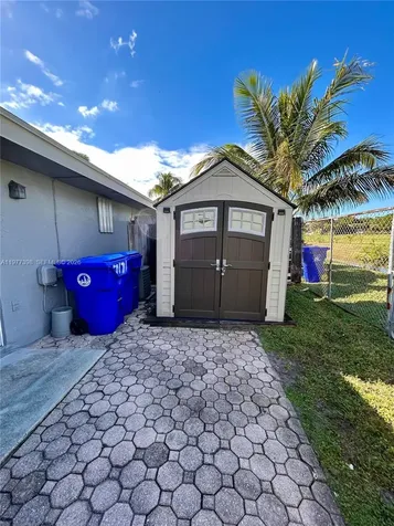 7171 Tam Oshanter Boulevard North Lauderdale FL 33068