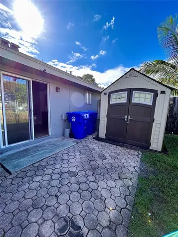 7171 Tam Oshanter Boulevard North Lauderdale FL 33068